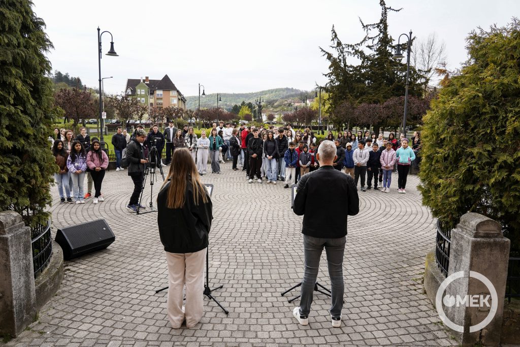 Sokan ellátogattak a szavalásra.