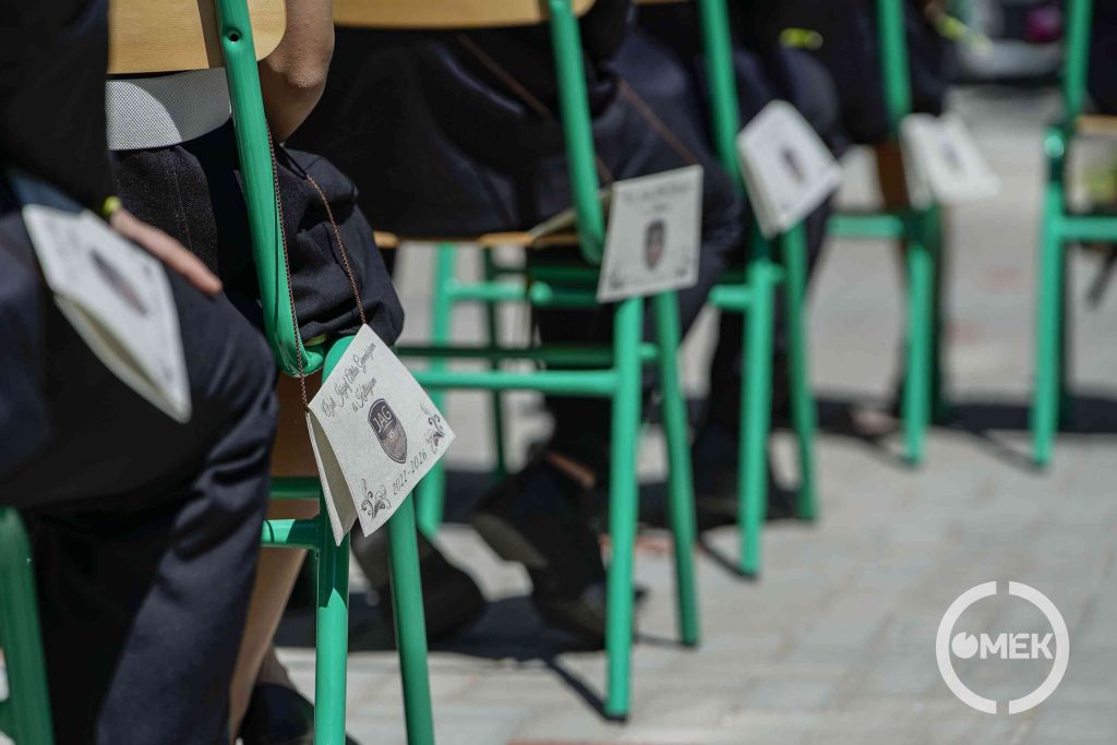 Több mint negyvenen köszöntek el az iskolától.