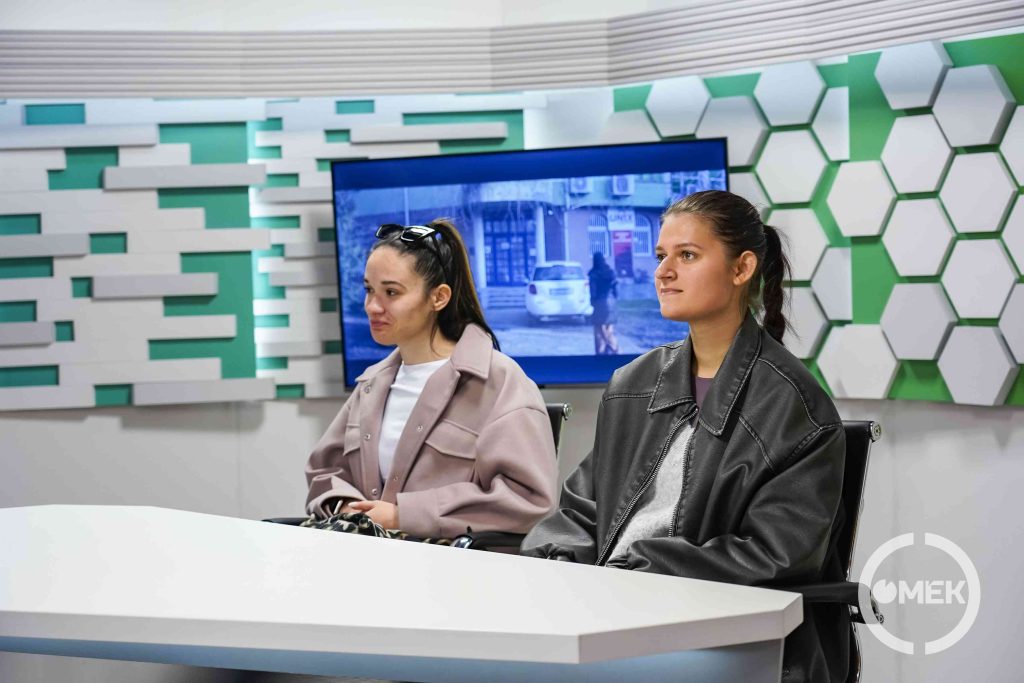 Többen beülhettek az épített díszletbe is.