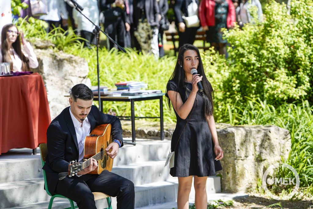 Váradi Nikoletta és Rézműves András Máté Péter dalát adták elő.