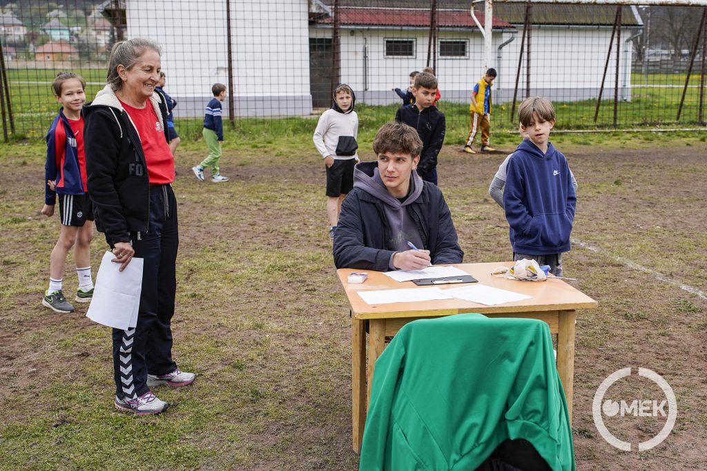 Zajlik az összesítés.