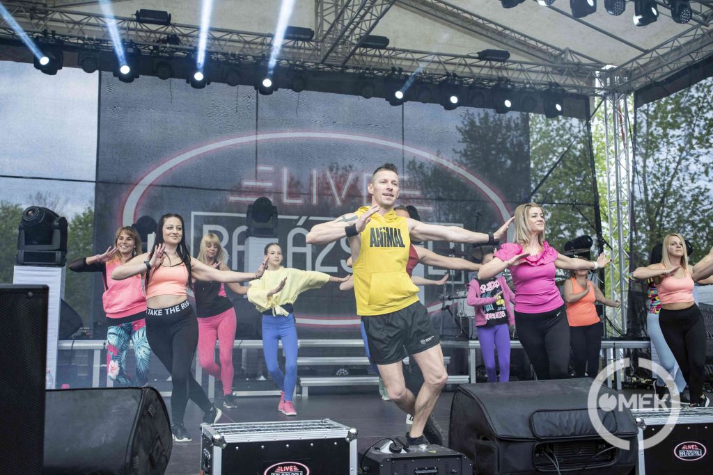 A Dance Fitness csapata is birtokba vette a teret.
