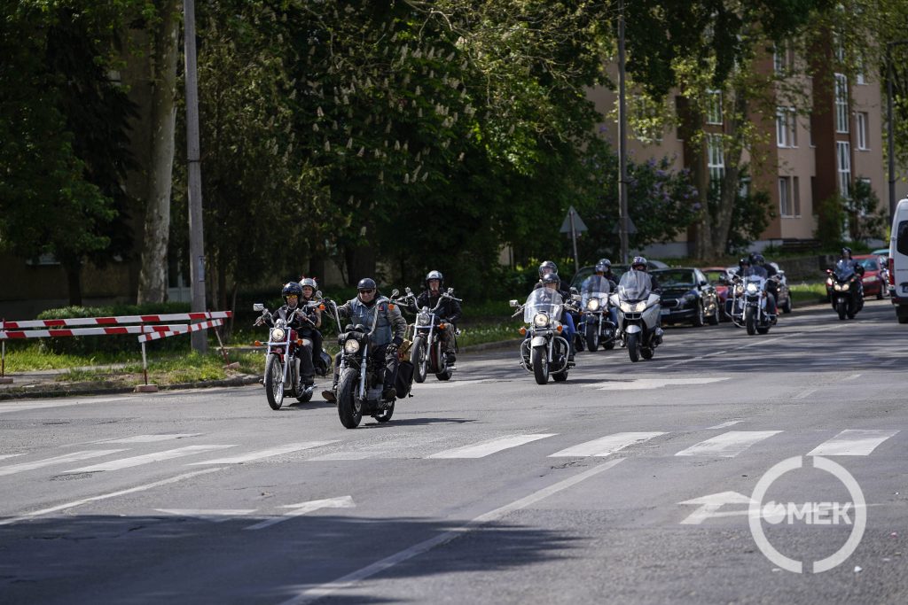 A motorosok a városban is tettek egy kört.