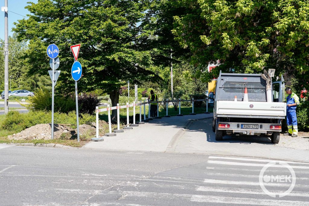 A villamos vezeték nyomvonala is készülőben van.