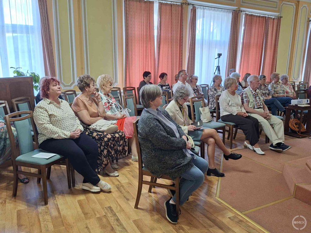 Az érdeklődők.