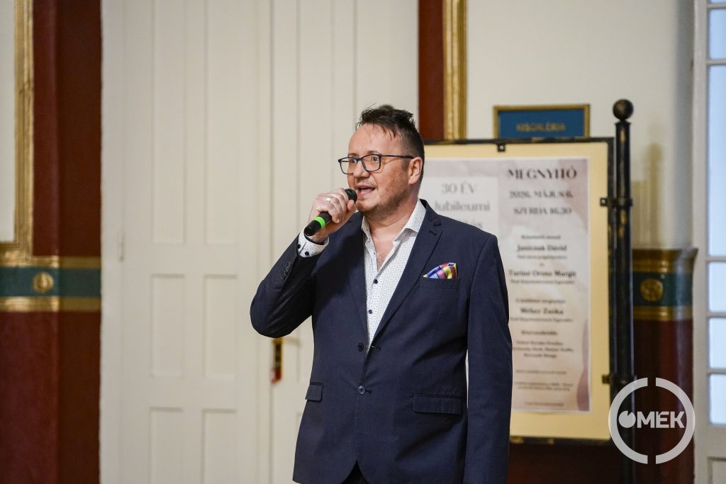 Bukovinszky Zsolt énekes produkcióval lépett fel.
