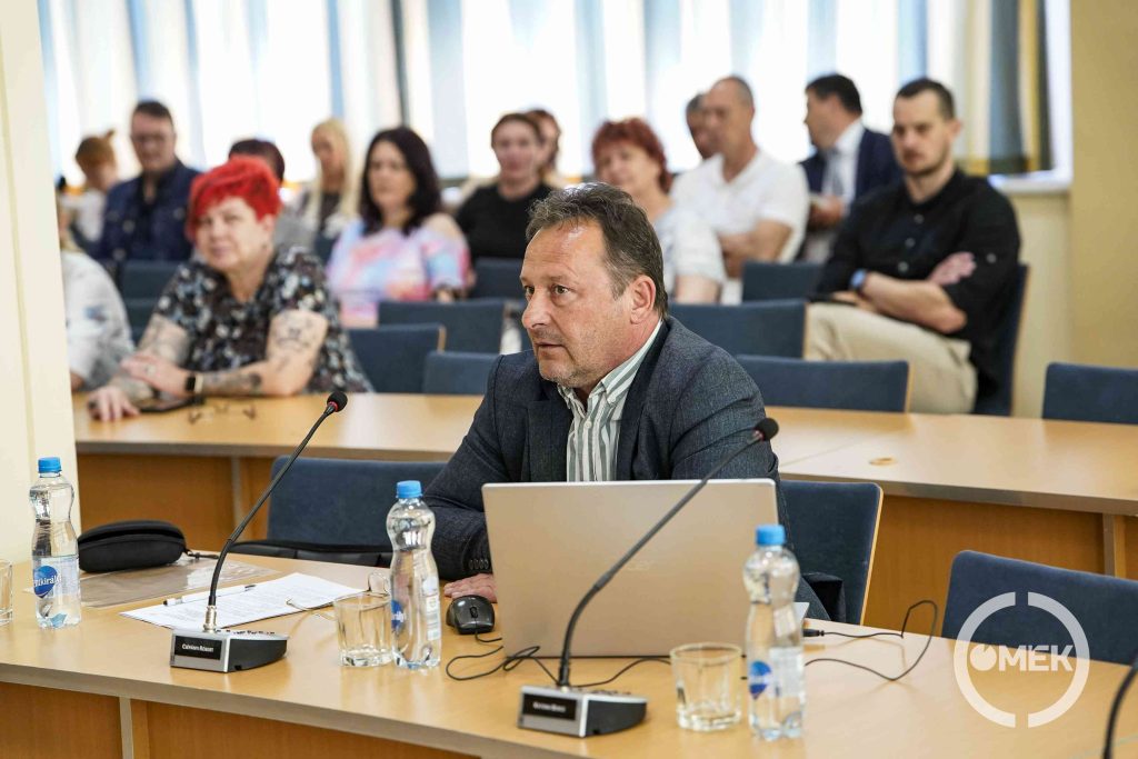 Csépányi Róbert a somsályi temetőről kérdezett.