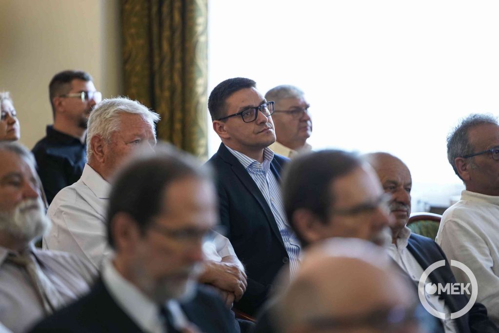 Dr. Csuzda Gábor országgyűlési képviselő.
