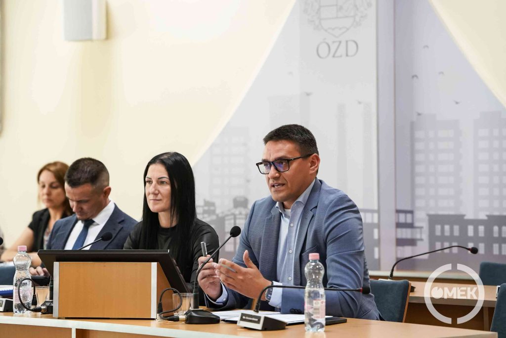 Dr. Csuzda Gábor szerint egymás kiegészítve kell dolgozniuk dr. Németh Csillával.