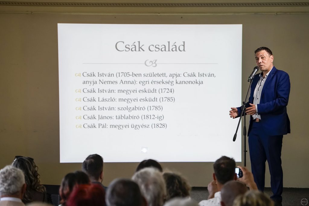 Dr. Nagy Péter történész előadást tart.