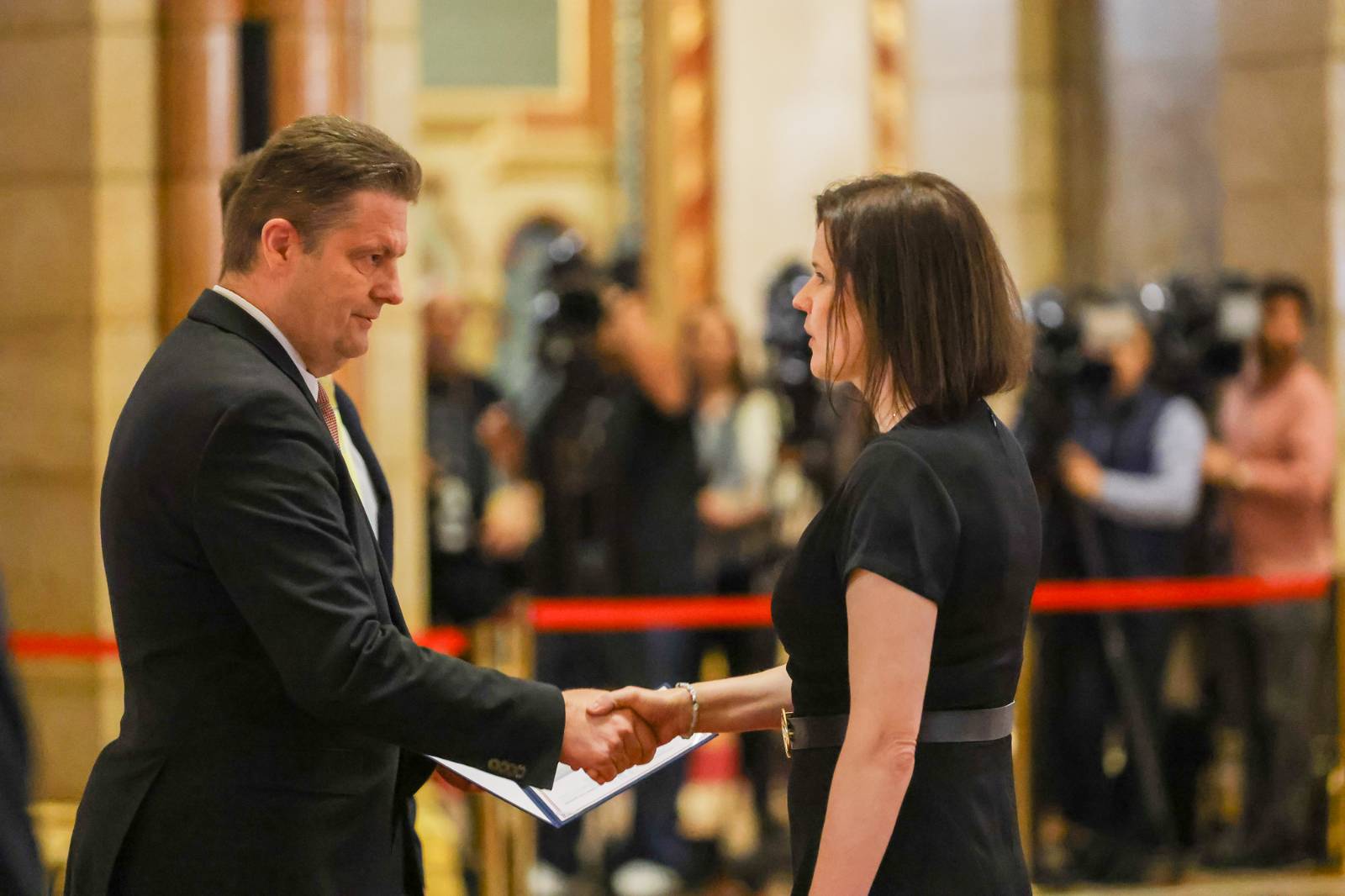 Dr. Németh Csilla átvette mandátumát.