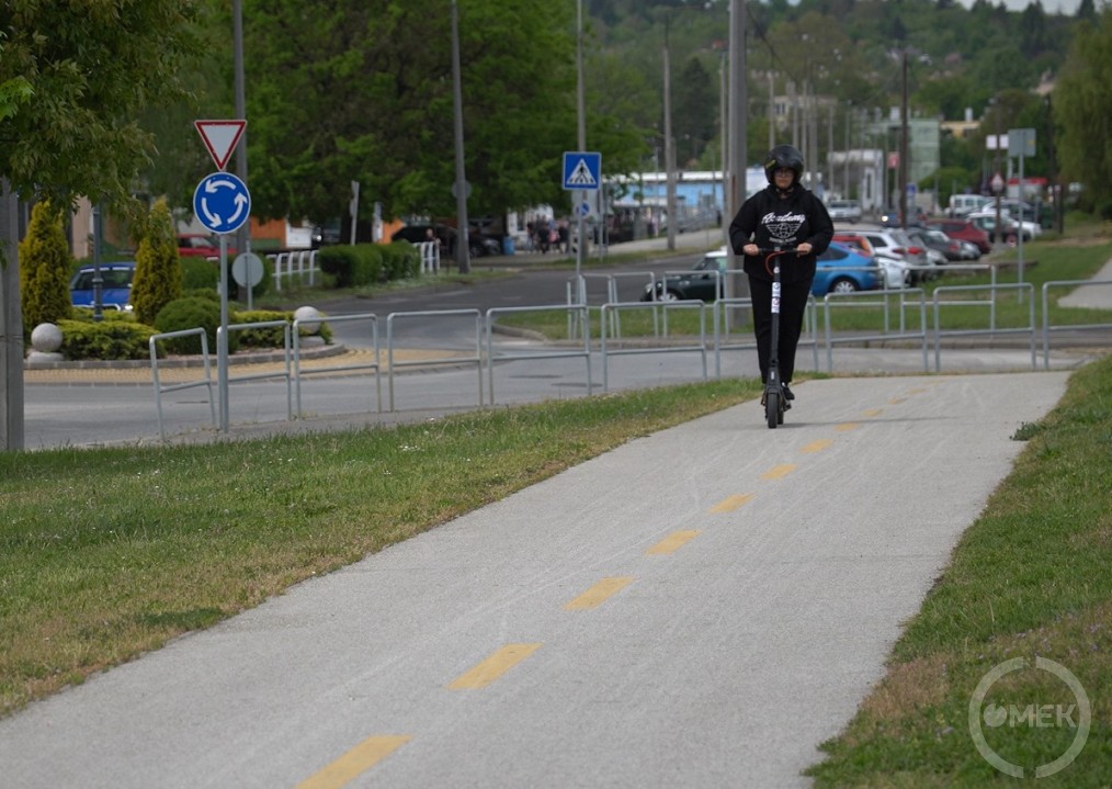 Egyre népszerűbb közlekedési forma az e-rollerezés.
