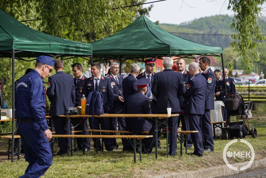 Gyülekeznek az állomány tagjai.