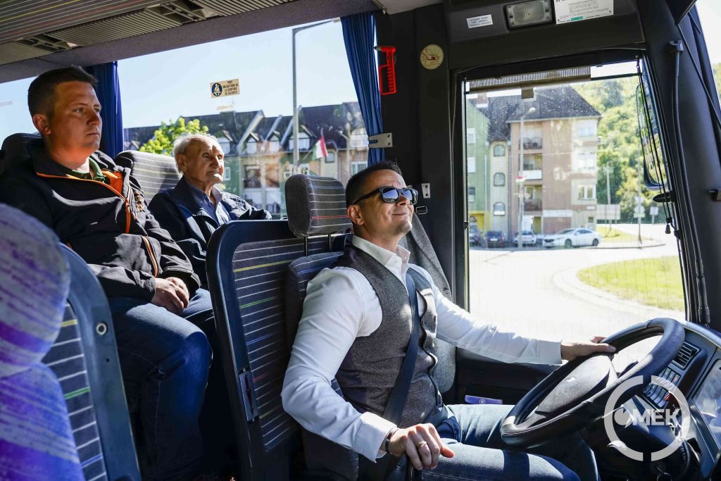 Janiczak Dávid polgármester vezette a buszt.