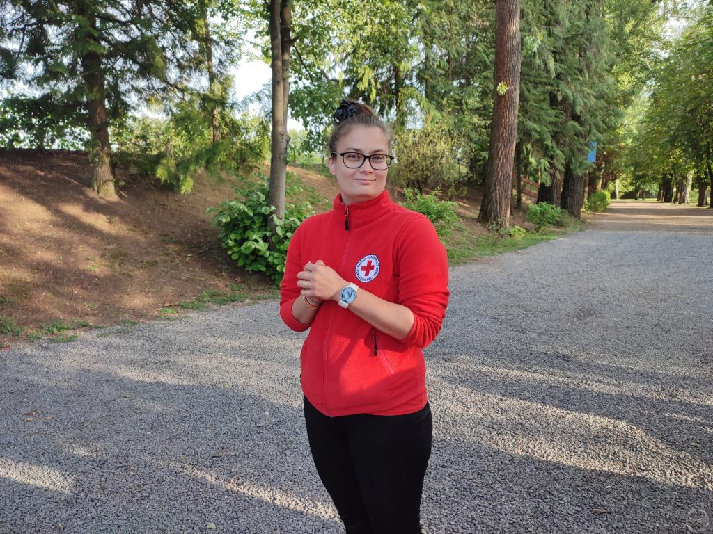 Kása-Buth Fanni a helyi Vöröskereszt területi munkatársa.