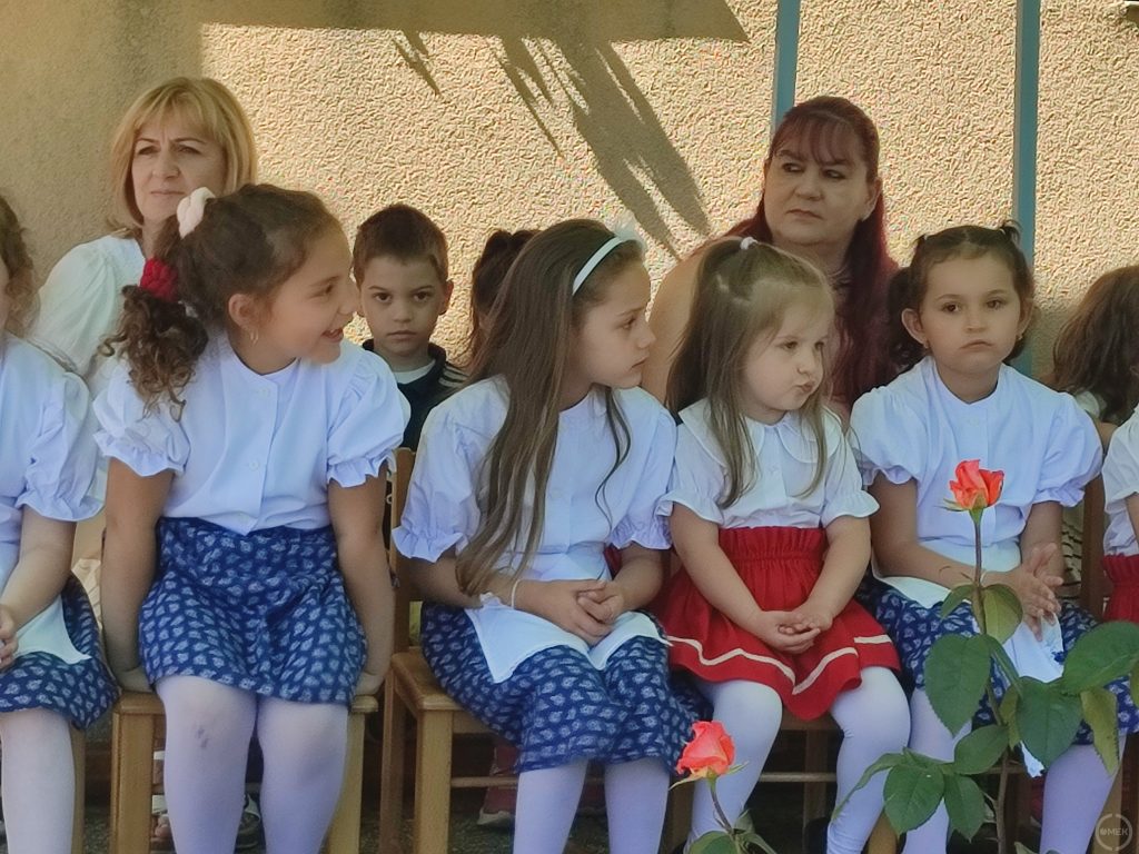 Kis műsorral készültek a gyerekek.