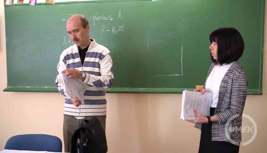 Megérkeztek a feladatlapok a tantermekbe.