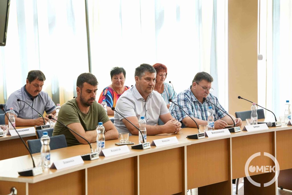 Nyolc napirendi pontot vitattak meg.