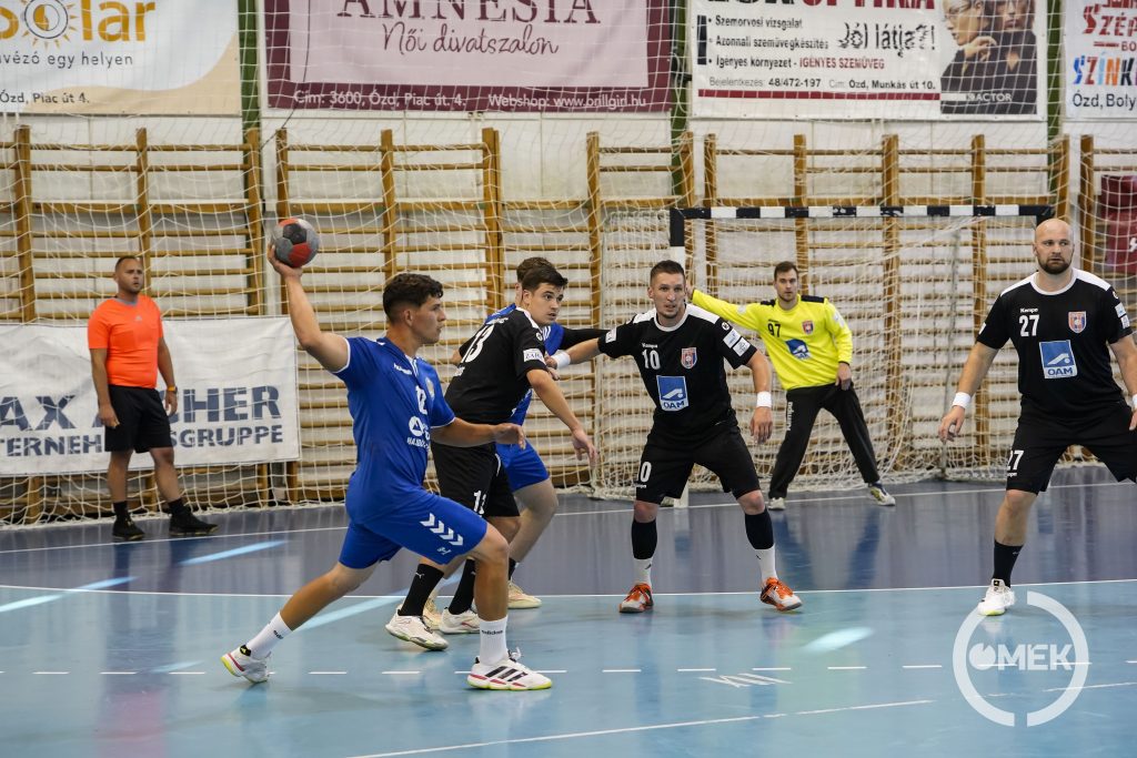 Passzol a játékos.