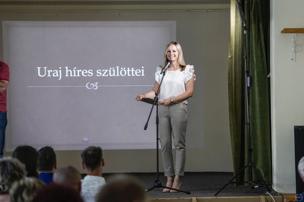 Scitovszky Nikoletta, az Uraj-Susa Jövőjéért Egyesület elnöke is mondott köszöntőt az eseményen.