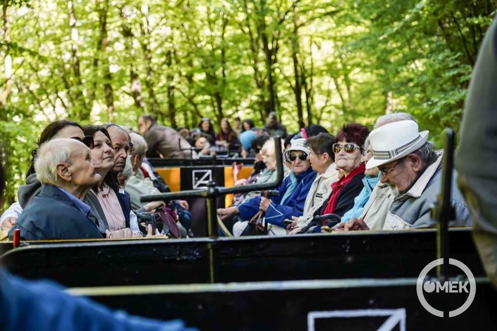 Sokan évekkel-évtizedekkel ezelőtt jártak a Szalajka-völgyben, most kipróbálták a kisvasutat is.