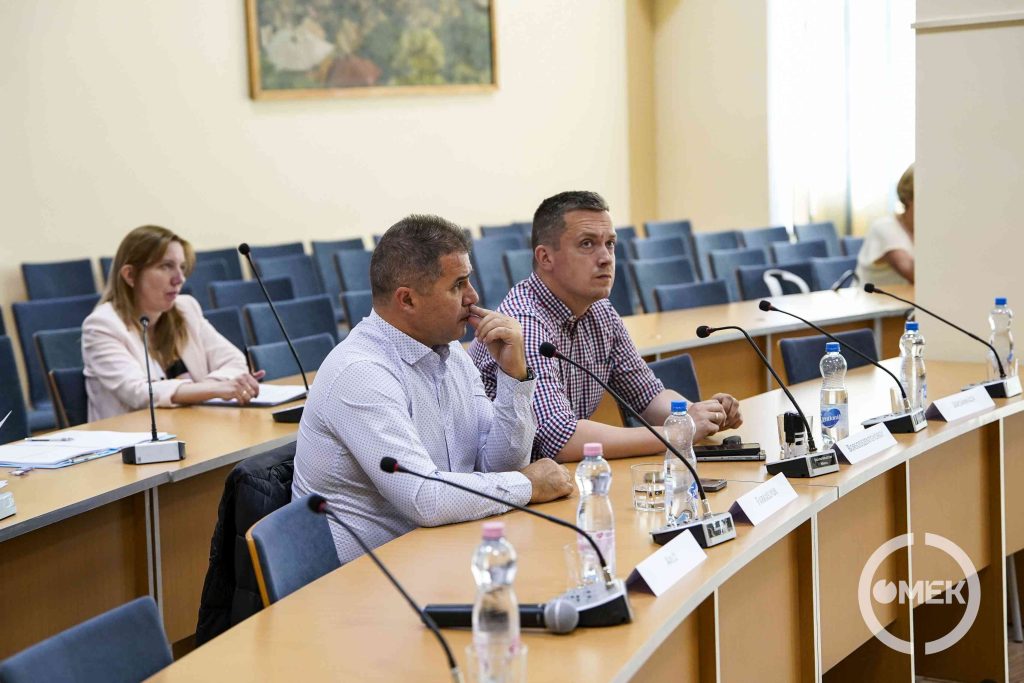 Tizenegy fővel határozatképesnek bizonyultak.