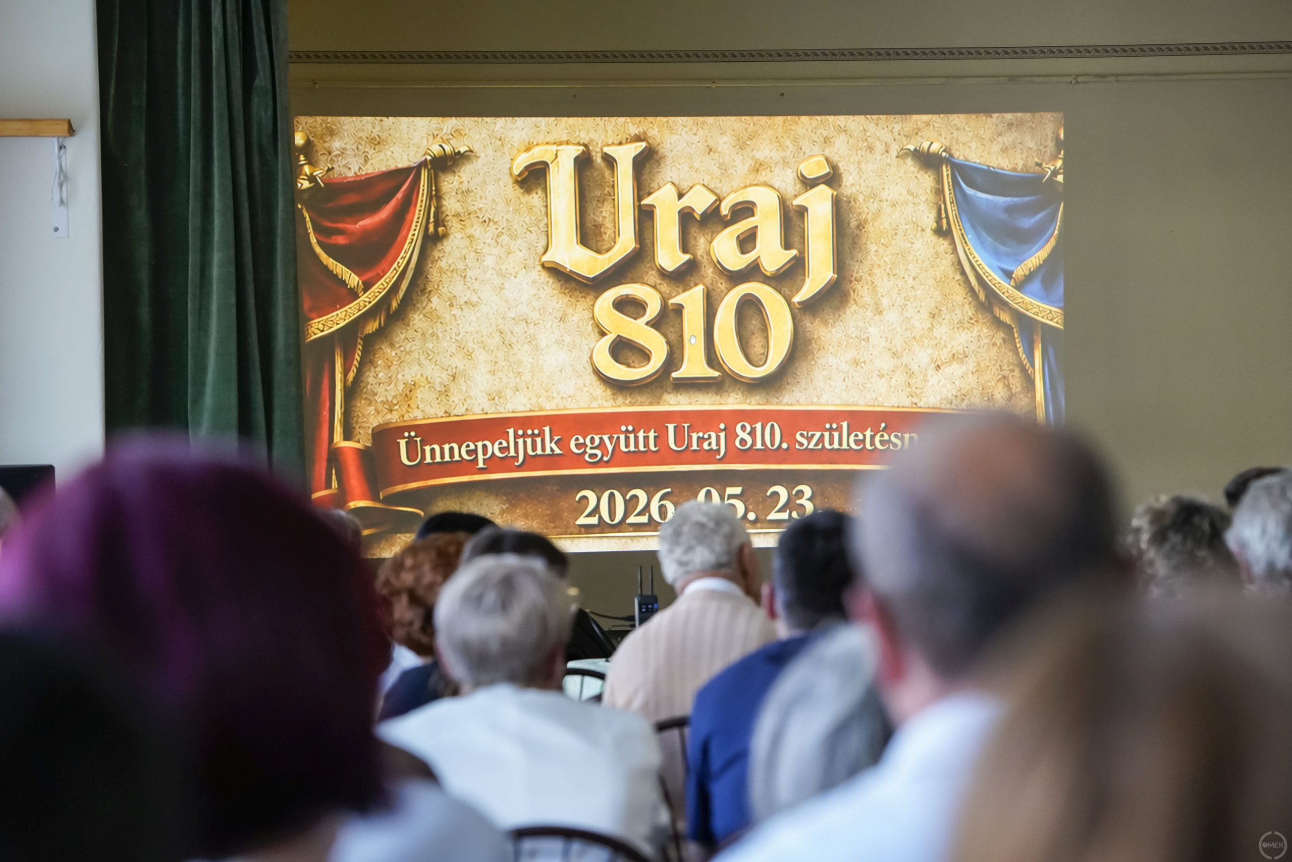 Uraj 810. születésnapja.