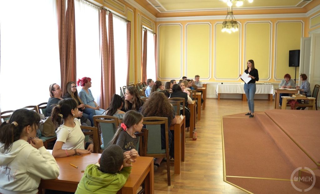 Vetélkedőt szerveztek a könyvmolyoknak.