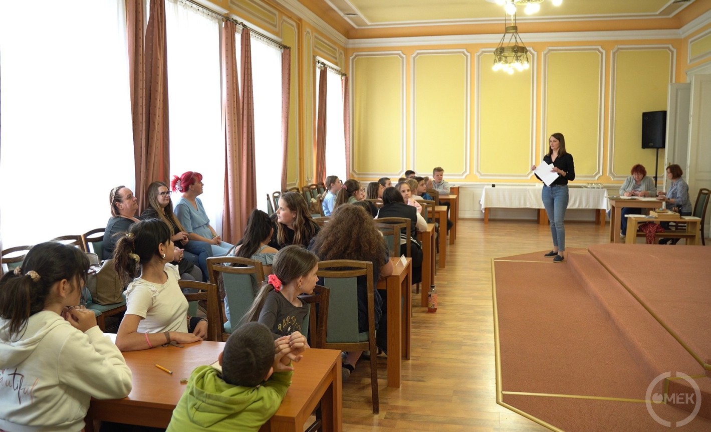 Vetélkedőt szerveztek a könyvmolyoknak.