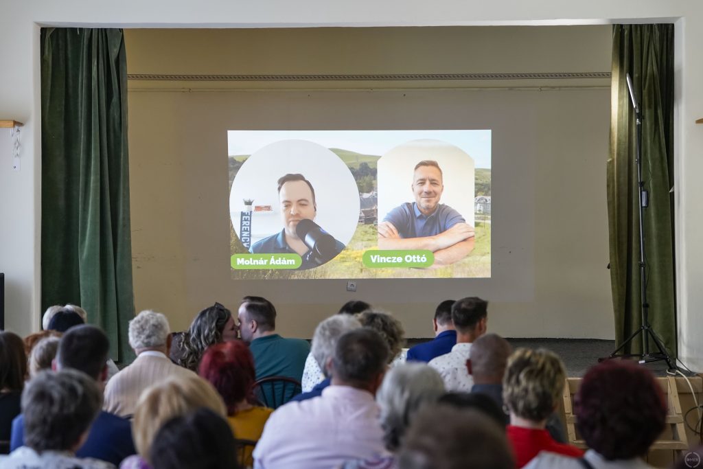 Vincze Ottó válogatott labdarúgónkkal készített videóinterjút Molnár Ádám sportújságíró.