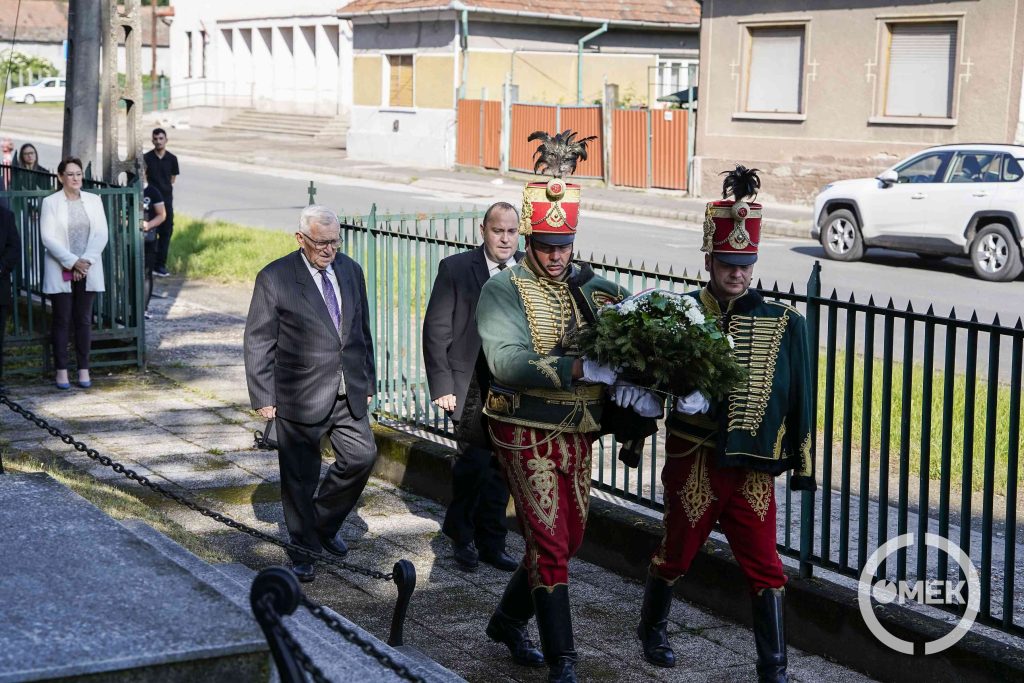 A Magyar Hadigondozottak Országos Nemzeti Szövetsége is tiszteletét tette.