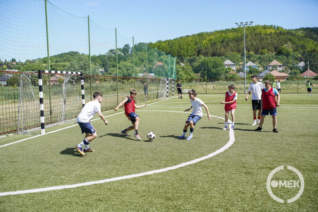 A fiúk fociztak.