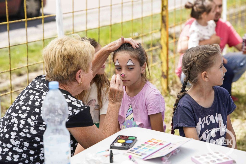 Arcfestéssel is várták a legkisebbeket.