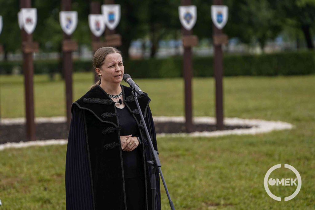 Csikainé Mihalik Éva református lelkész áldást kért.