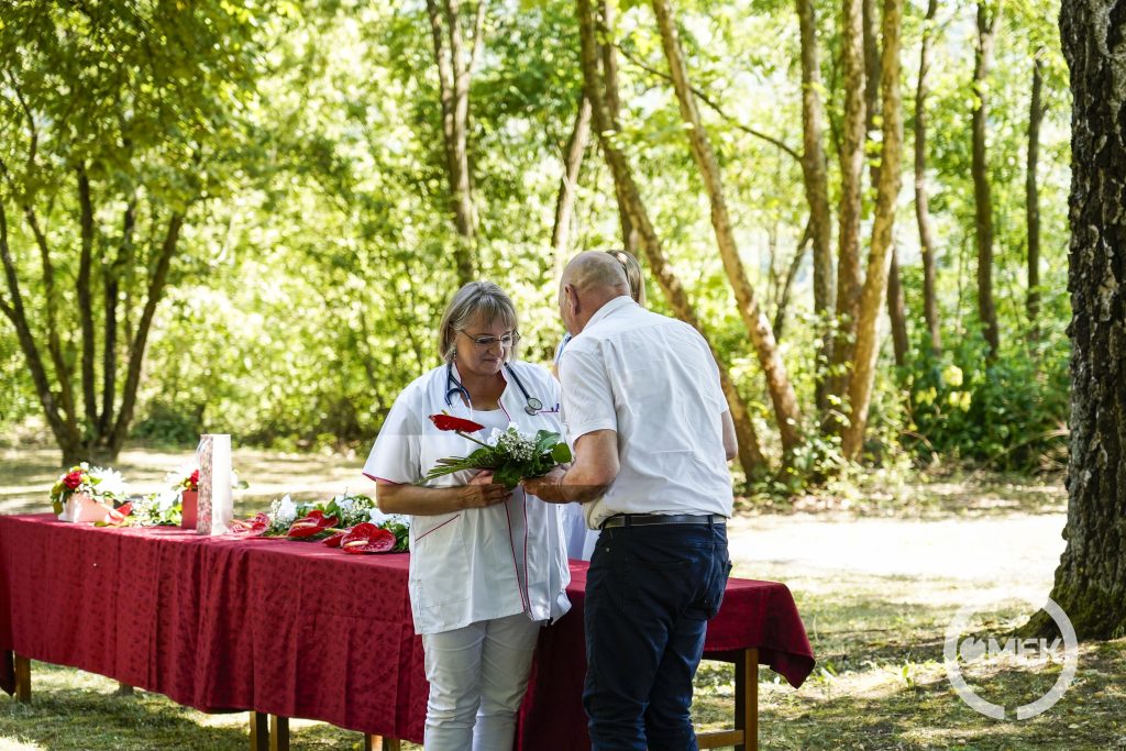 Dr. Varga Anita kap díjat.