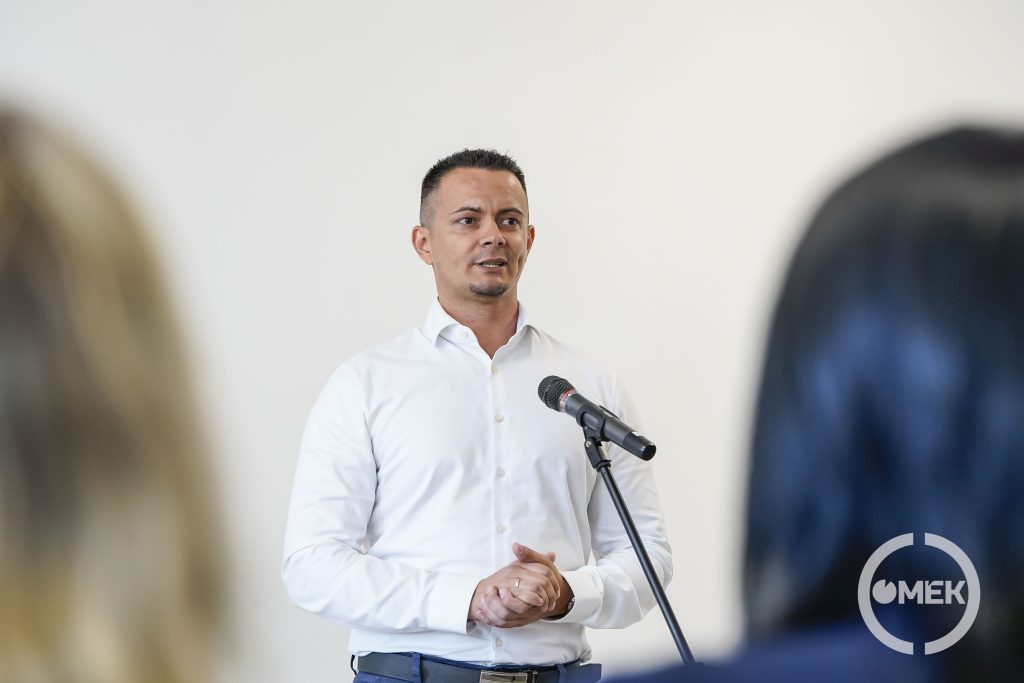 Janiczak Dávid a Gyermekek Átmeneti Otthona átadóján.