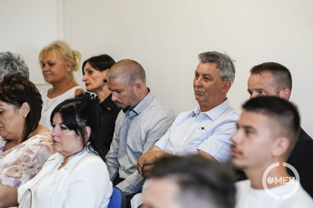 Jelen voltak a segítő szolgálatok vezetői, szakemberei is.