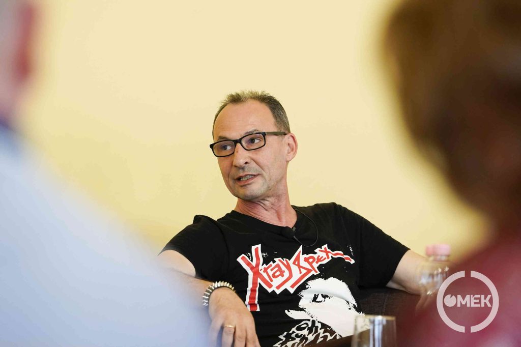 Nyilas Atilla költő.