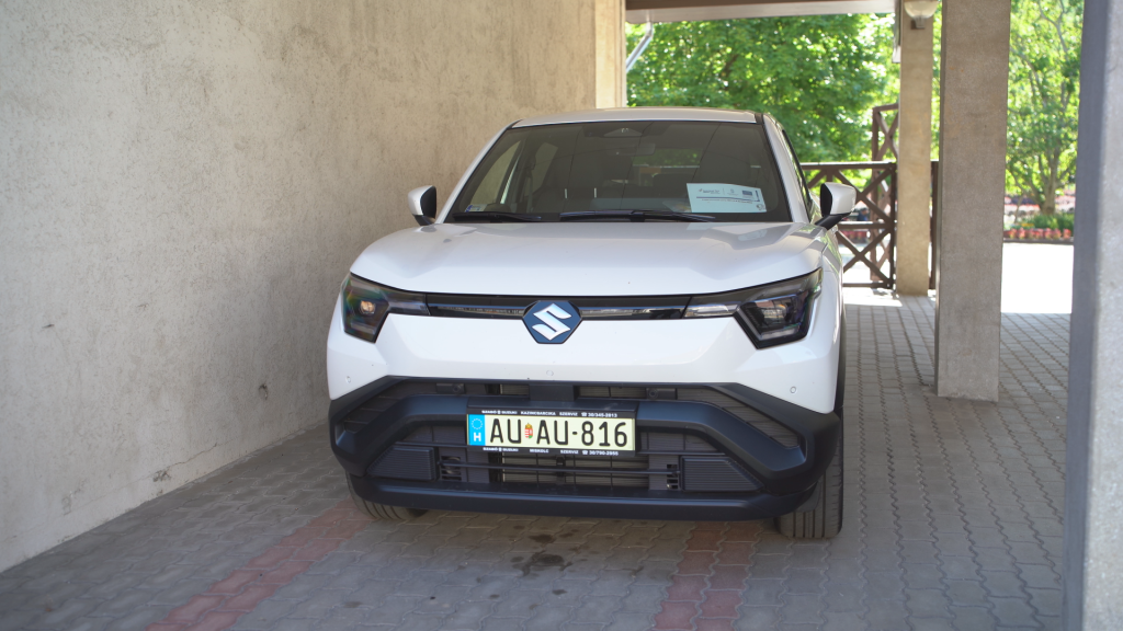 Suzuki eVitara, a márka első teljesen elektromos modellje. (Kép forrása: Csillagfürt EGYMI)