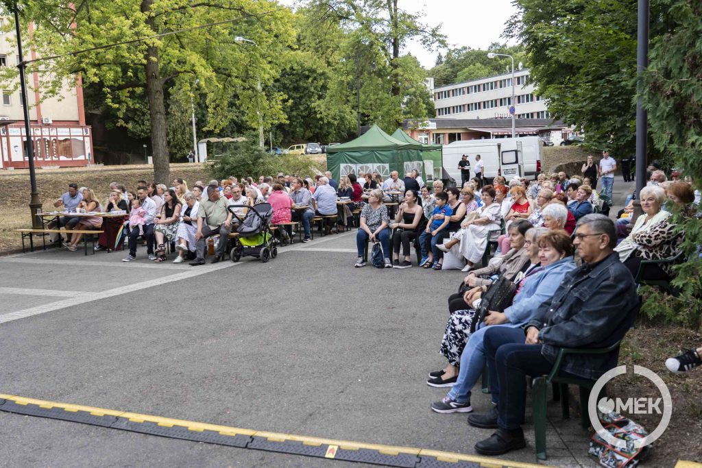 A műsort figyeli a közönség.