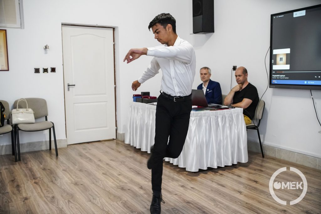 Az országosan elismert tanítvány, Fekete Attila táncolt az ünnepségen.
