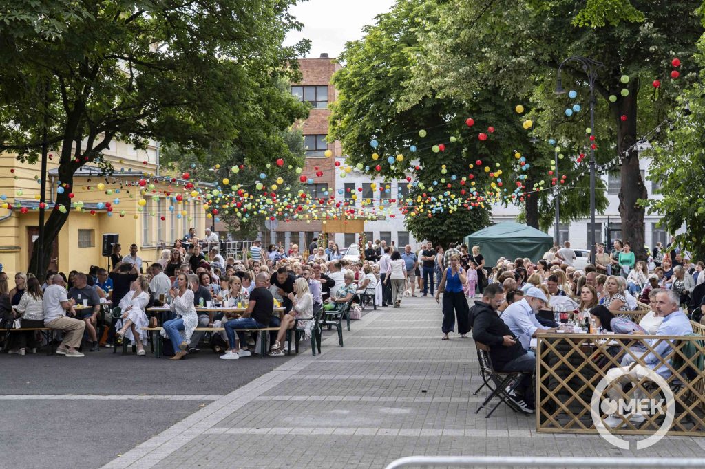 Baráti társasággal és családdal teltek meg a boxok.