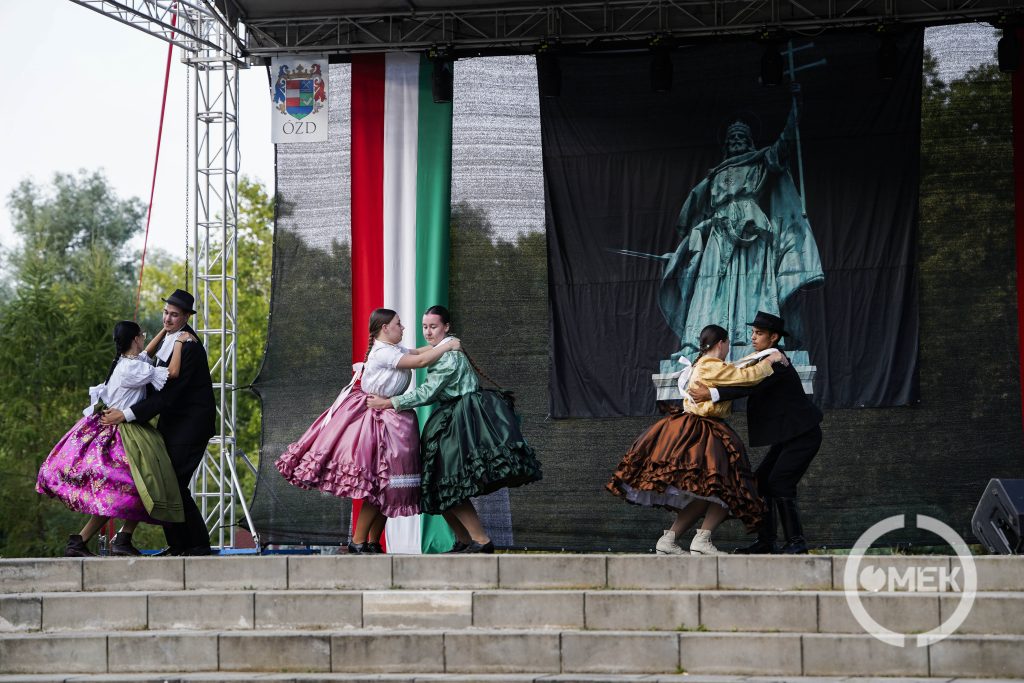 A Szabad Szombat Táncegyüttes lépett a színpadra.