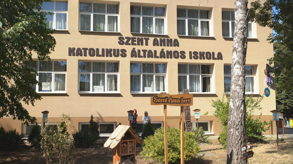 A Szent Anna Katolikus Általános Iskola épülete.