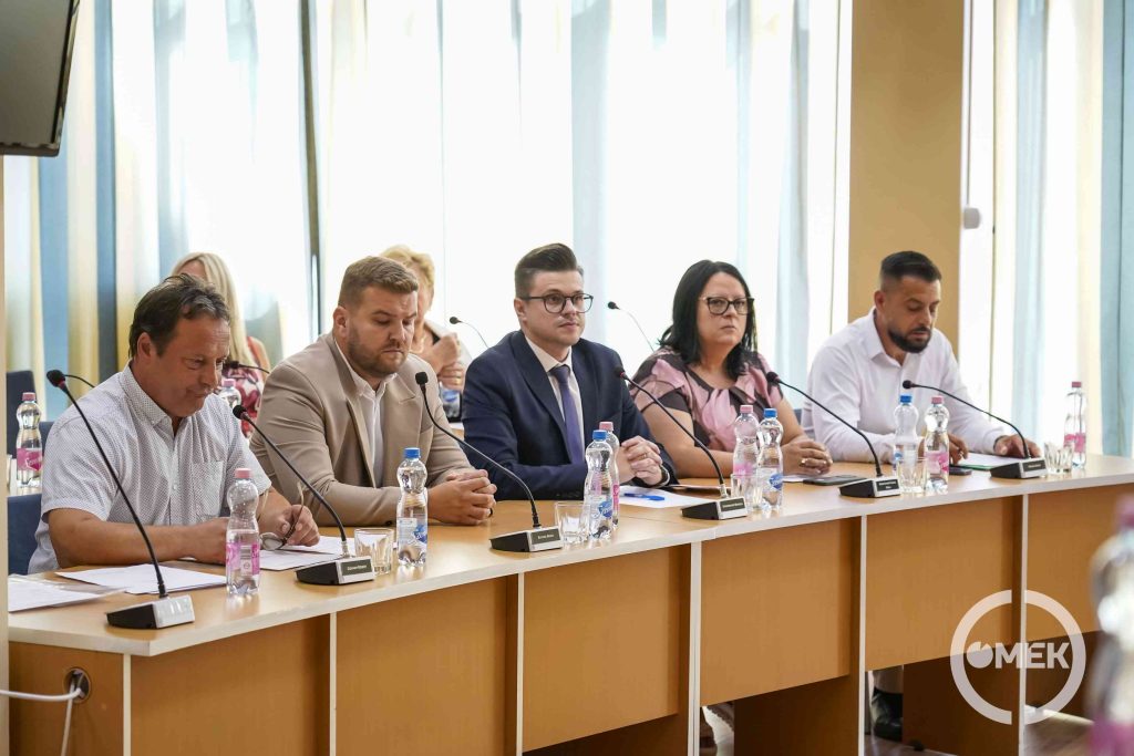 Az ÓVI igazgatói posztjára vonatkozó pályázati felhívásról is döntöttek.