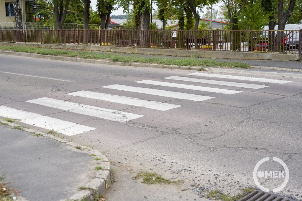 Figyelni kell a gyalogosoknak és az autósoknak is.