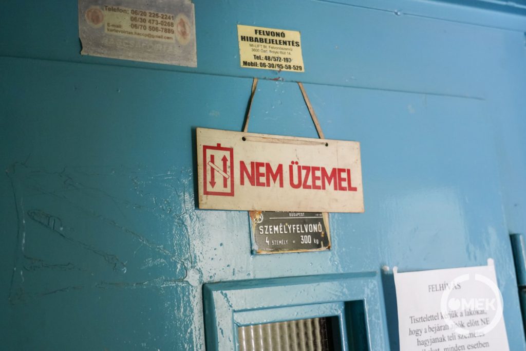 Nem üzemel a lift.