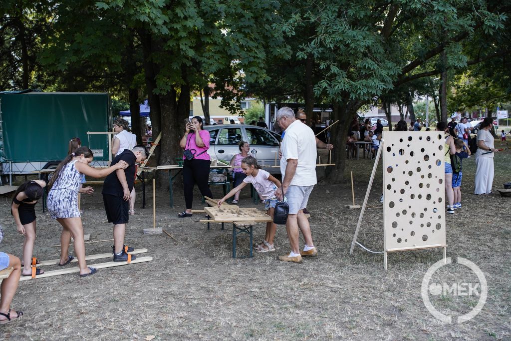 Népi játszótér várta a gyerekeket.