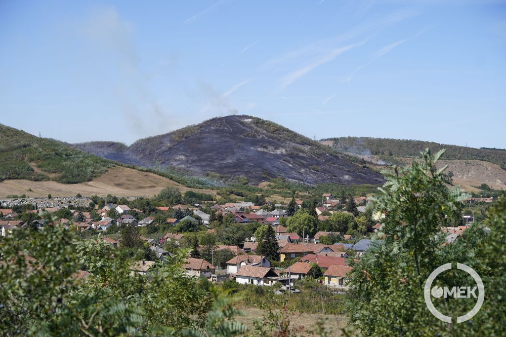 Távoli kép a Lop-hegyről.