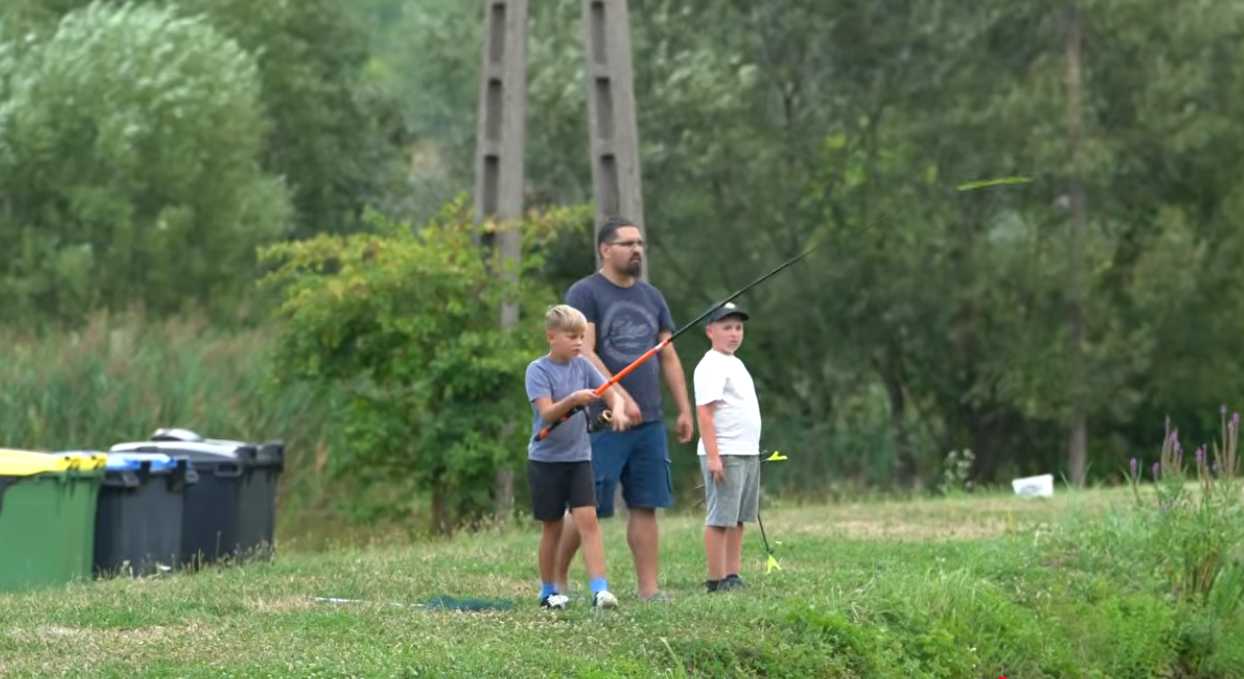 A napközis táborban 6 és 16 év közötti fiatalok vettek részt.